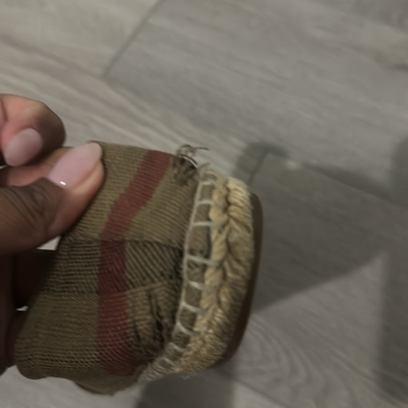 Burberry espadrilles in need of some TLC - Picture 4 of 5